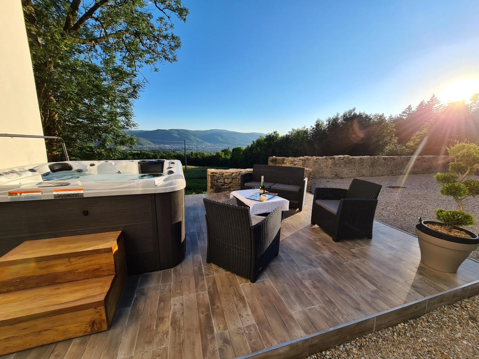 Gite Confortable Avec Spa Prive Et Confort Moderne Pont-de-Larn Exteriér fotografie